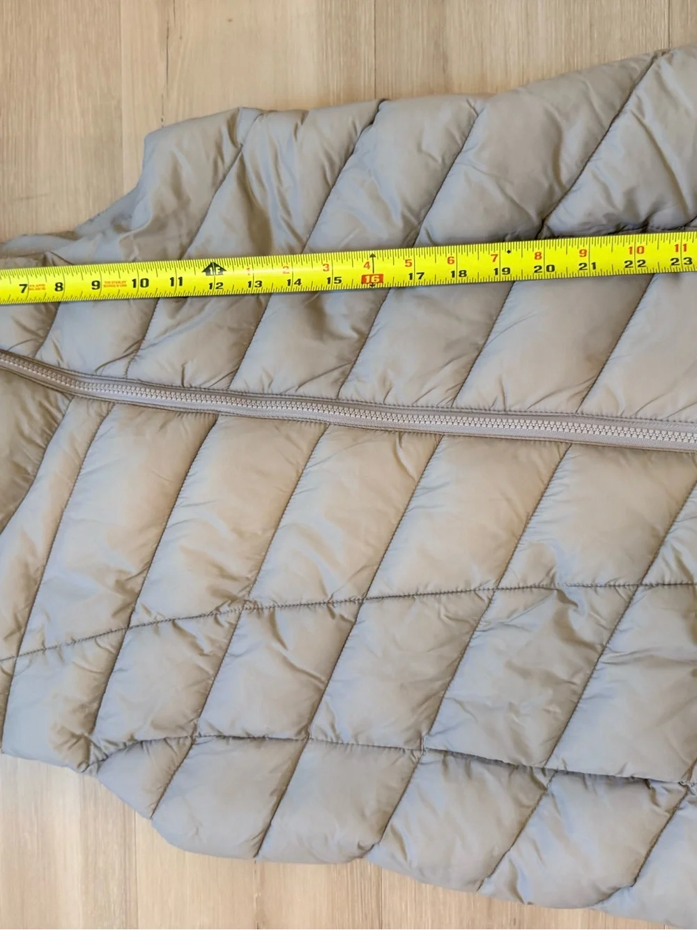 Cole Haan C.R. Cignal Asymmetrical Puffer Vest Beige Quilted Size L Warm